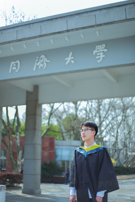 同济大学校门口-毕业照