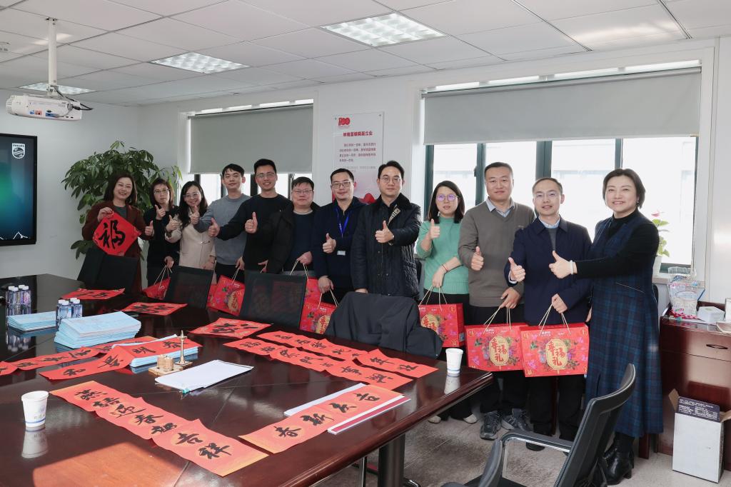 图 走访基建处,与教职工互动交流 图 走访基建处,与教职工互动交流