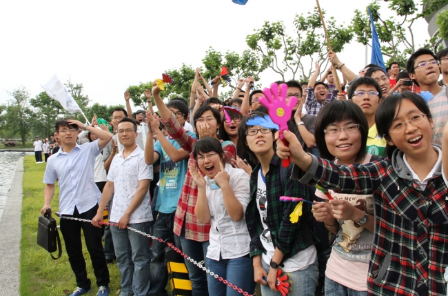 2012年“同舟杯”龙舟赛在嘉定校区举行4 2012年“同舟杯”龙舟赛在嘉定校区举行4