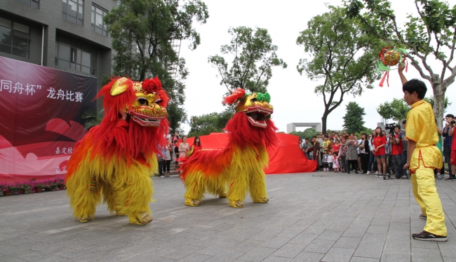 2012年“同舟杯”龙舟赛在嘉定校区举行1 2012年“同舟杯”龙舟赛在嘉定校区举行1