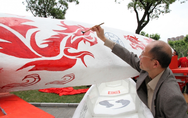 2012年“同舟杯”龙舟赛在嘉定校区举行2 2012年“同舟杯”龙舟赛在嘉定校区举行2