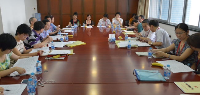 裴钢代表参加第十二代表团的审议和讨论活动