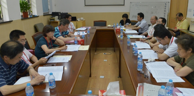 陈以一代表参加第五代表团的审议和讨论活动