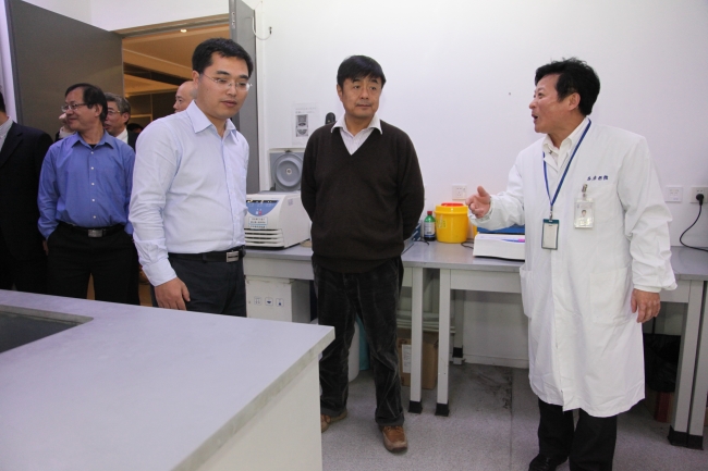 专家现场考察心律失常教育部重点实验室 专家现场考察心律失常教育部重点实验室